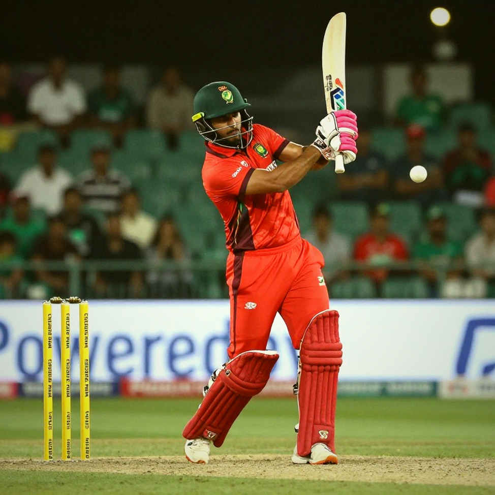Australia Bat First for the First Time This Month, and the Dew Will Audit Their Spin